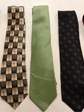Men's bundle of 21 Ties or 10$ each